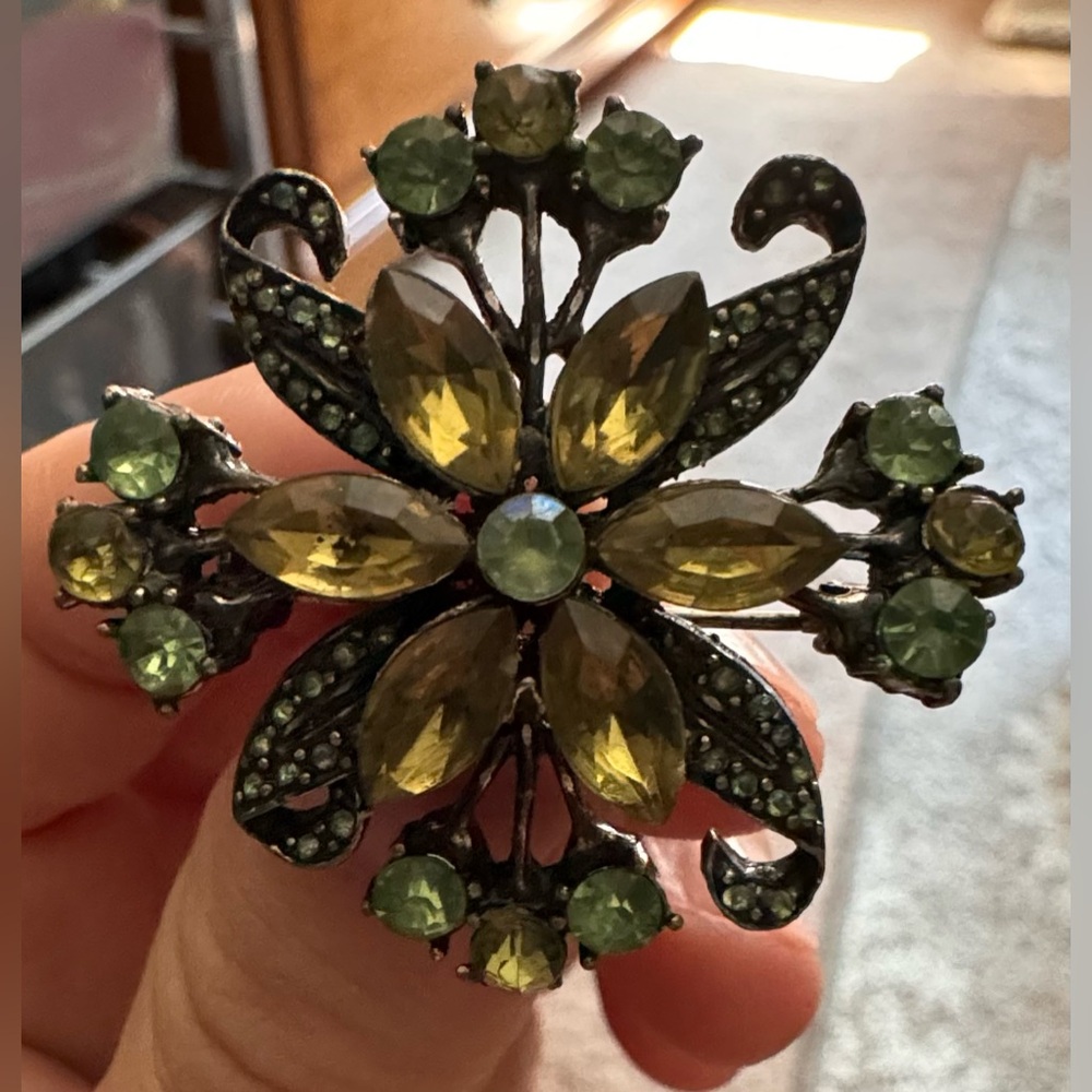 Vintage Peridot Green Floral Brooch✨